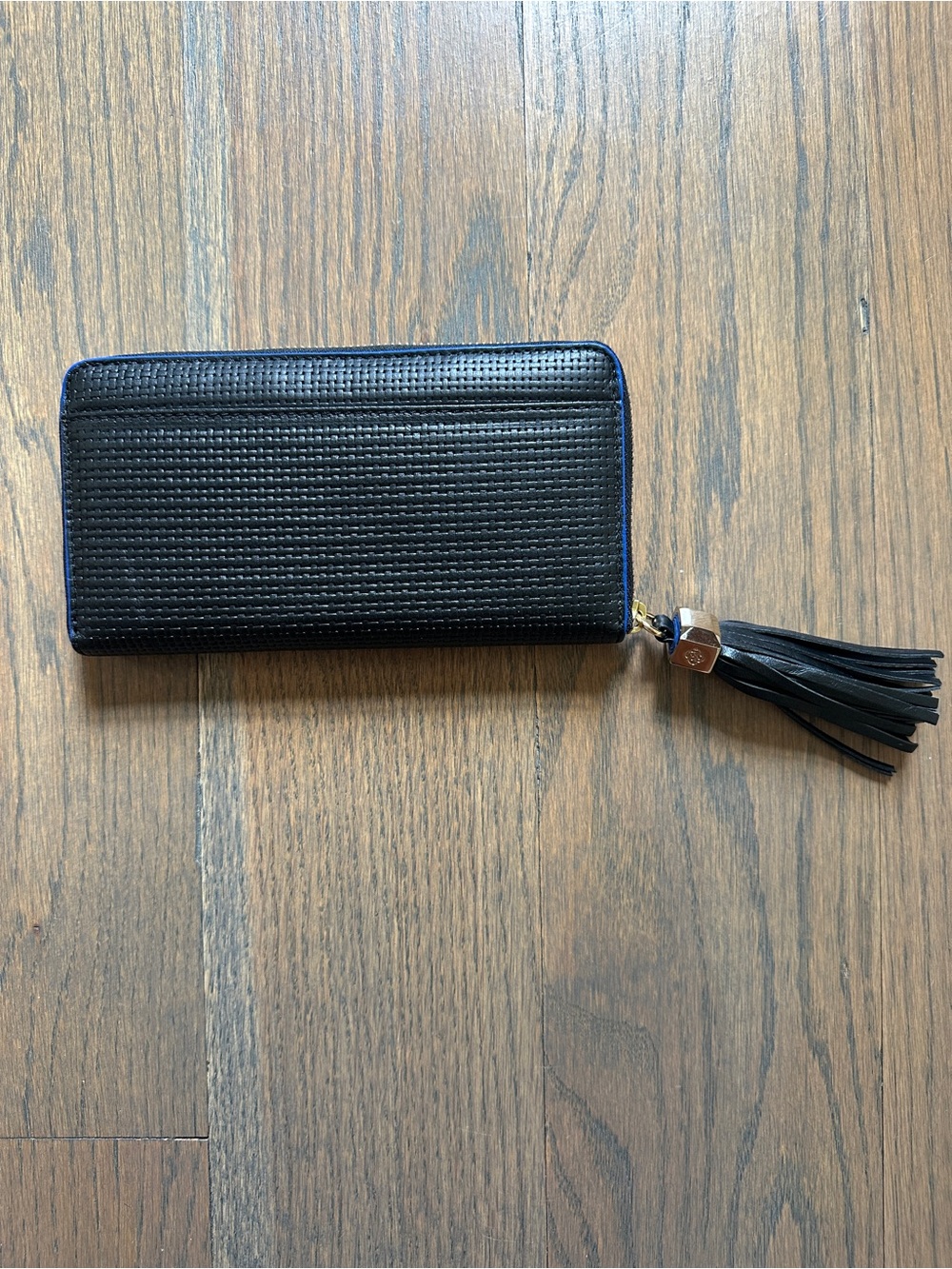NWT Leather Black Basketweave Tassel Zip-Around Wallet - Picture 5 of 8
